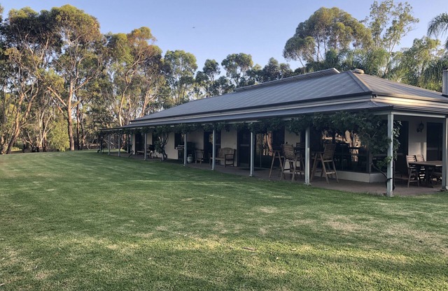 Pompoota Homestead on the River Murray