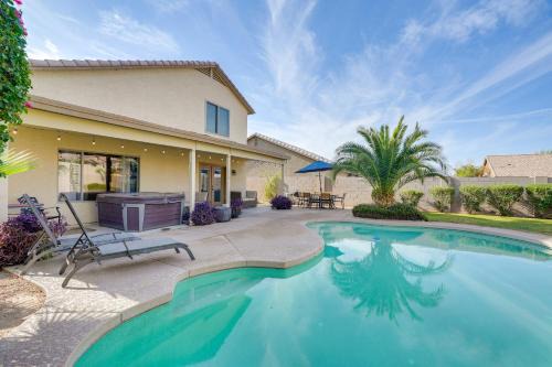 Pool and Hot Tub Spacious Phoenix-Area Escape