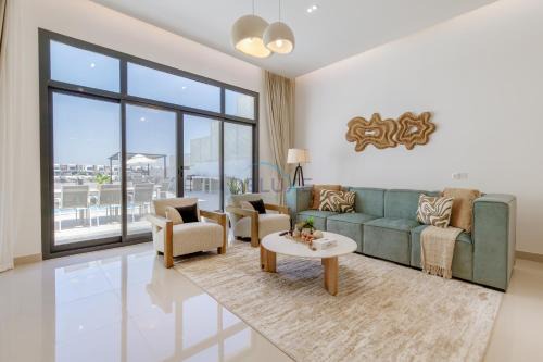 Pool and Sea Views 3BR and Assistant's Room Villa with Beach Access and BBQ Facilities, Sharm - Al Dana Villa, Al Dana Island by Deluxe Holiday Homes