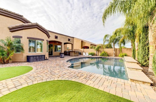 Pool, BBQ and Bar Family Home in Queen Creek