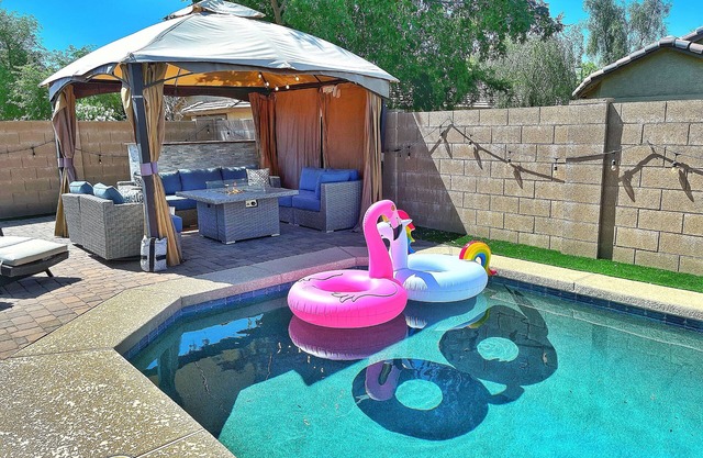 Pool & EV Charger @ Family Friendly comfy house in the heart of Queen Creek