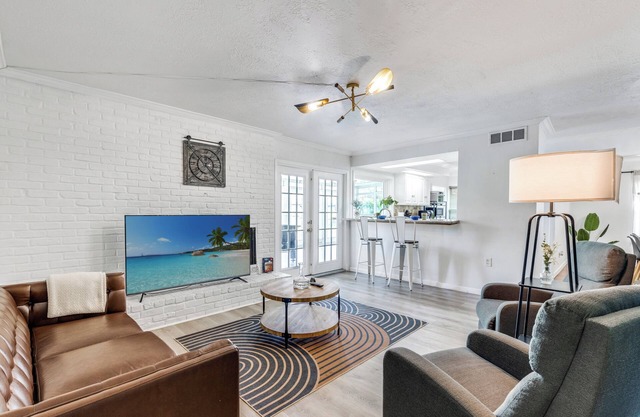 Pool House - 5-Bed- Pergola- Sunroom-Pet Friendly