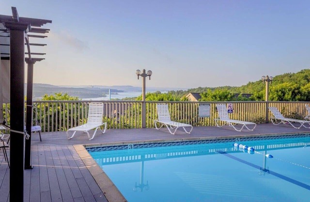 Pool | Wi-Fi | Lake View | Close to Silver Dollar City (1309)