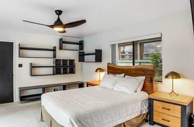 Poolside Paradise: with Double Bay View Rooms (Unit C)