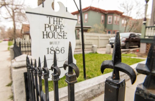 Pope House - Hist. Mansion - Wild(e), Green & Gold