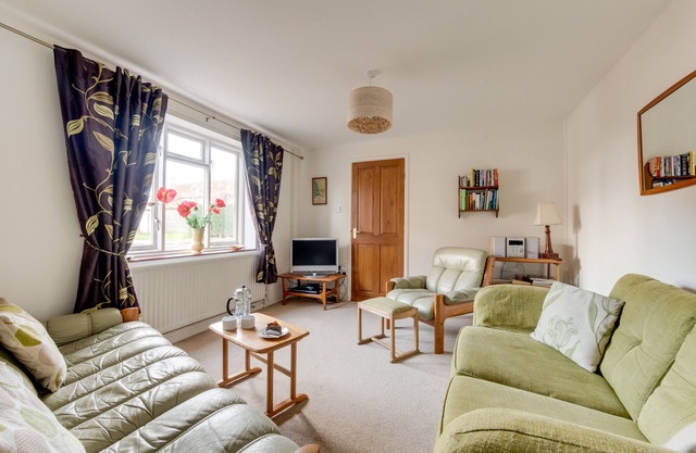 Poppy Corner - Three Bedroom House, Sleeps 6