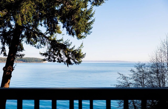 Port Hadlock Luxury Cabin Retreat Awaits you! by RedAwning