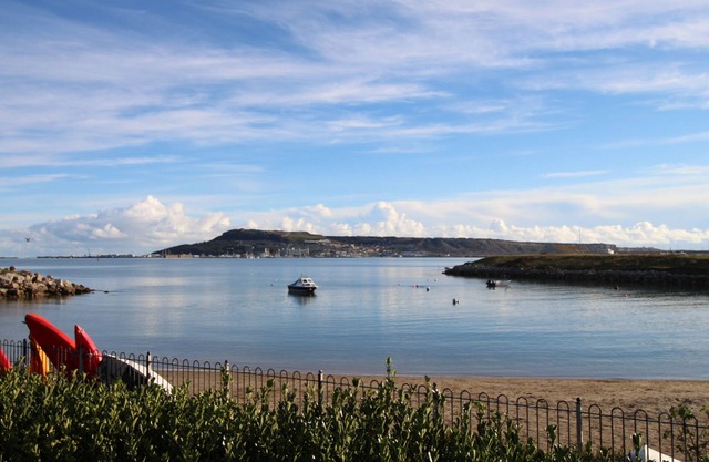 PORTLAND PEBBLE, pet friendly, country holiday cottage in Wyke Regis
