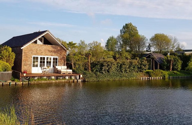 Prachtig vrijstaand appartement aan het water