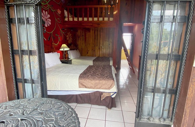 Precioso Cuarto Familiar con Balcón en el Centro