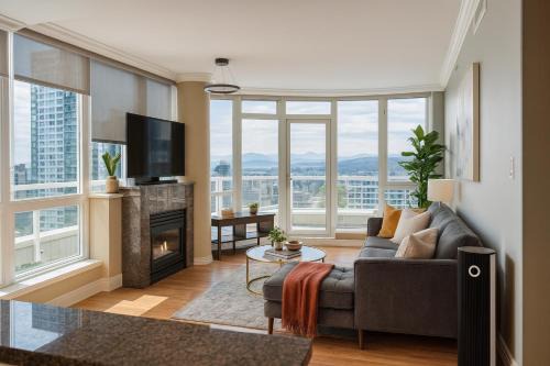 Premium 2 BR Apartment with Floor-to-Ceiling Windows Coal Harbour