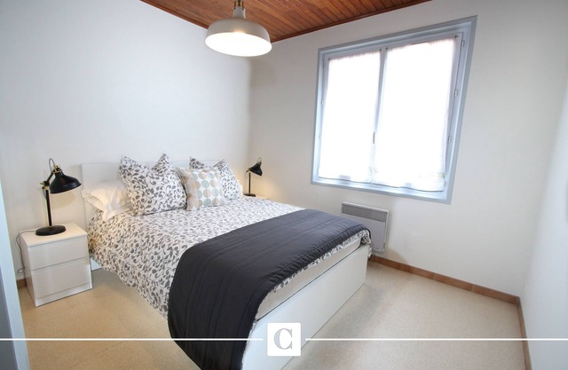 Premium apartment 1st floor by the sea and Contis beach, wifi, beds made