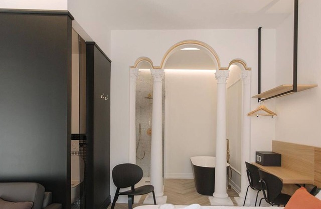 Premium studio with whirlpool bath