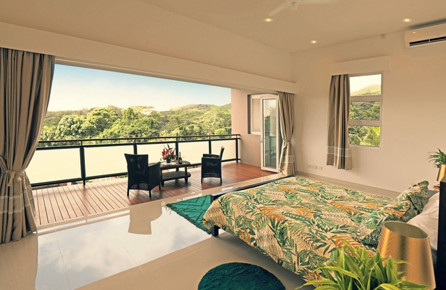 Presidential Suite in Deluxe Pool Villa - Cliff Hanger