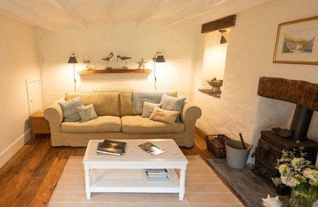 'Pretty Cottage', with riverside garden. Peaceful But Central Location, in Solva