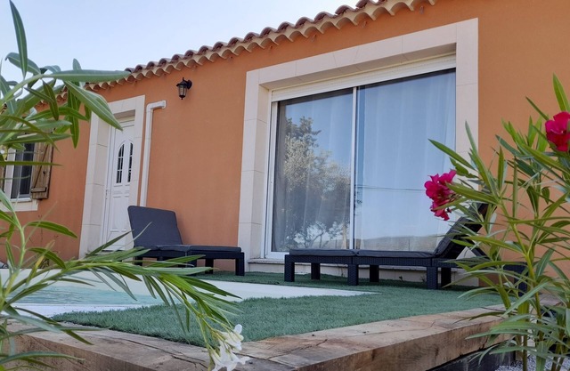Pretty house with swimming pool at the foot of Ventoux