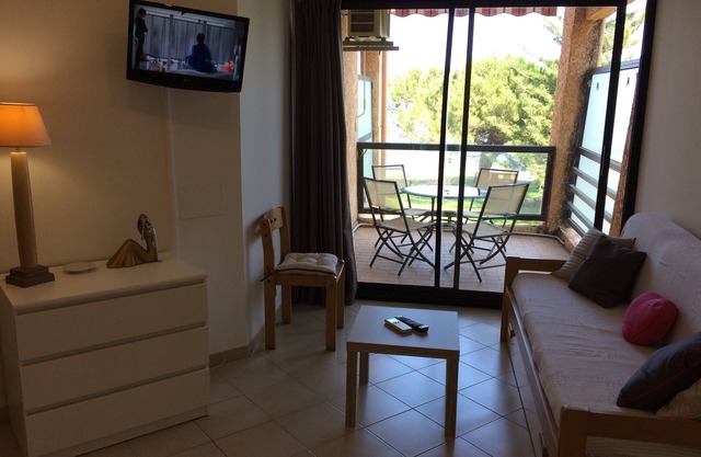 Pretty Studio in Private Residence, Sea Side
