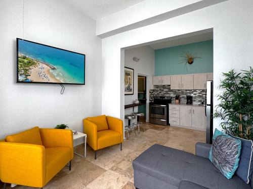 Prime Location at Condado Beach 3br 2 ba - Apt 1