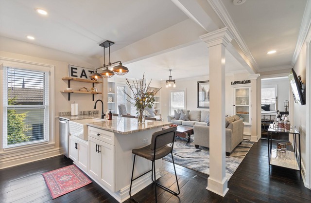 Prime Location, Walk Everywhere- Lux 2 Bedroom in Heart of Pittsford Village
