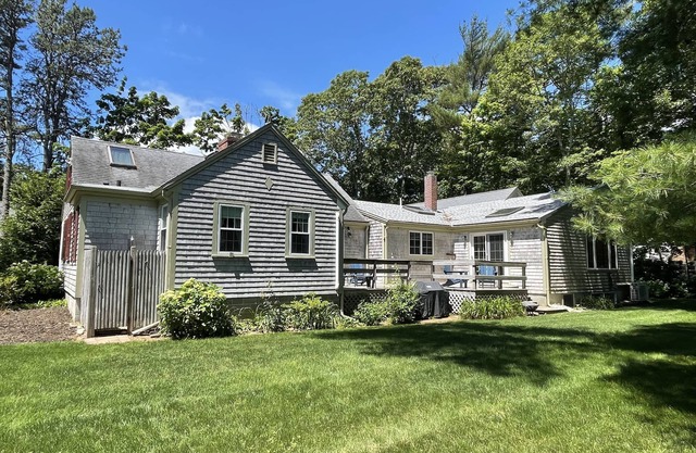 Prime Osterville Location - Clean and Comfortable Family Home