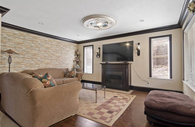 Private 1 acre Home with a view, Close to the Highway and Mall