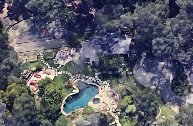 Private 1 Acre Resort, 1+Den with pool in Malibu Canyon minutes from the beach.
