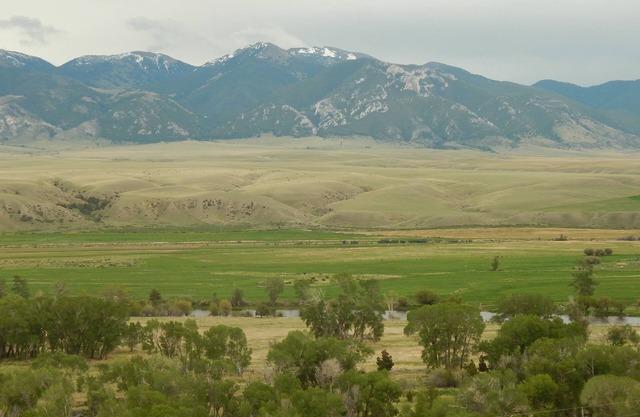 PRIVATE 170 Acre Ranch w/2BR/2BA cabin