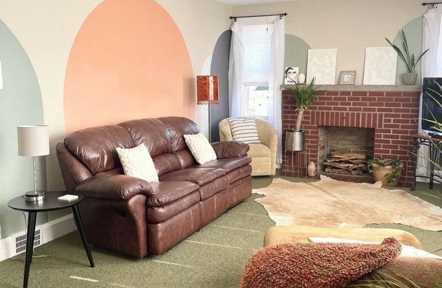 Private 2 Bedroom Apt with bike storage 1 mile to the GAP and C&O Canal/