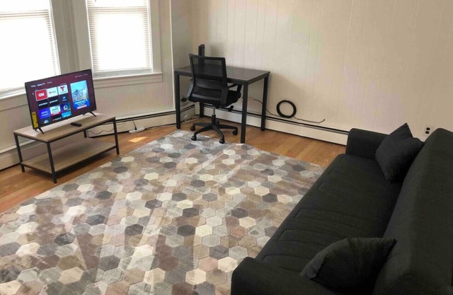 Private 2-bedroom apartment with direct bus to NYC Manhattan only a 5-minute walk away