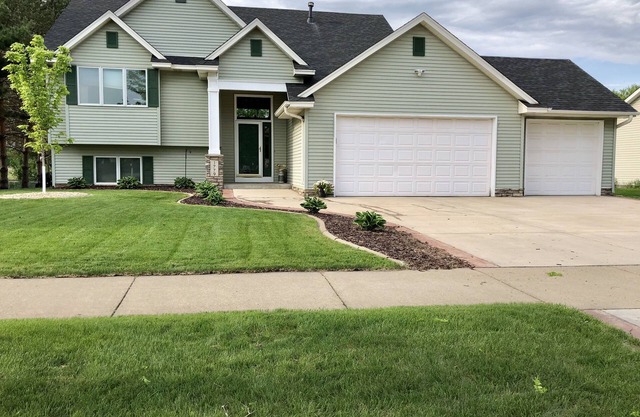Private 4 Bedroom House Perfect for Families and Weddings! HOTTUB now available!