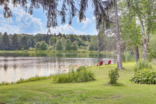Private 5-Acre Lake Pet-Friendly Grove City Home