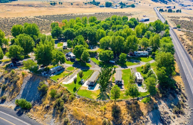 Private accommodations with breath taking views of Lake Roosevelt