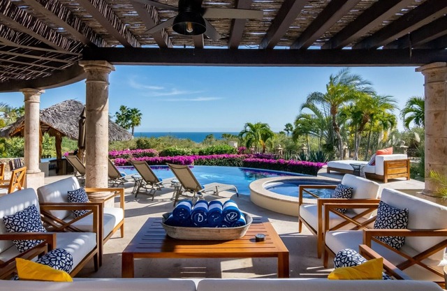 PRIVATE, AMAZING VIEW OF OCEAN, BEACH CLUB ACCESS WITH GYM AND RESTAURANT