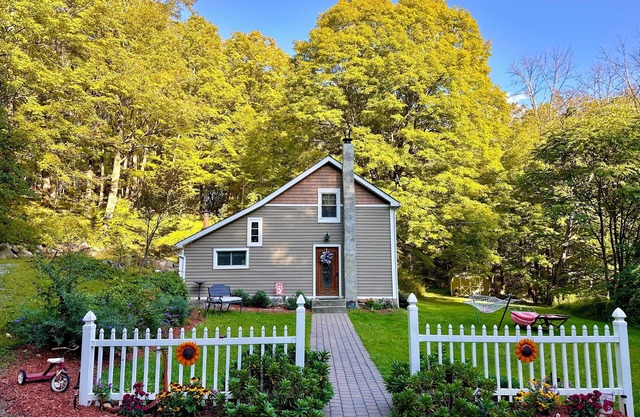 Private AT Historic Mountain Home. Where Serenity awaits. Right off the AT!