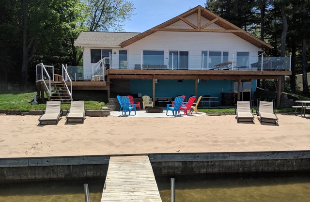 Private Beachfront on Silver Lake: Amazing Views, Pontoon Boat, Kayaks