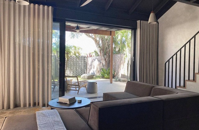 Private Beachside Luxe - Loft Studio Byron Bay with King Bed