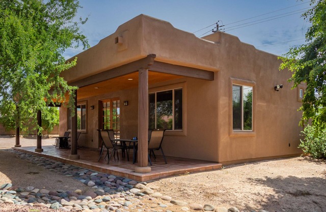 Private Casita, 1 acre, large heated pool, BBQ, RV/Boat parking, Close to lakes