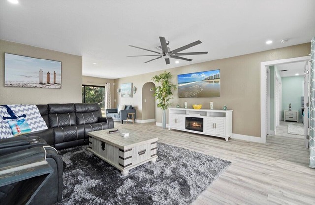 Private Coastal Chic 3BR Retreat