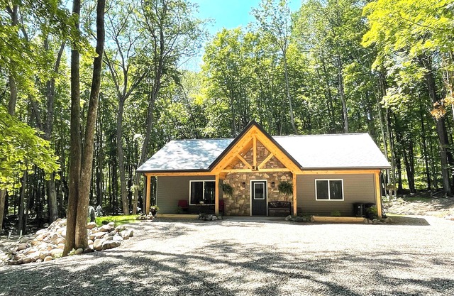 Private Cozy Luxury Cabin in Woods across from Lake, UTV trails - Pet Friendly