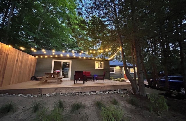 Private cozy Sauble Beach cottage, close to the nature & entertainment.