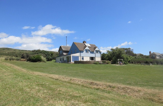 Private detached cottage to rent on Chesil Beach