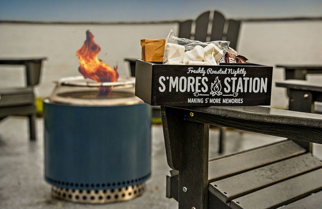 Private dock, fire pit, waterfront on Lake Dora walkable to downtown Tavares!