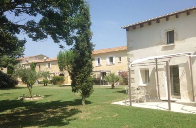 Private Domain 36 pers. with 2 pools, consisting of authentic Mas and Houses
