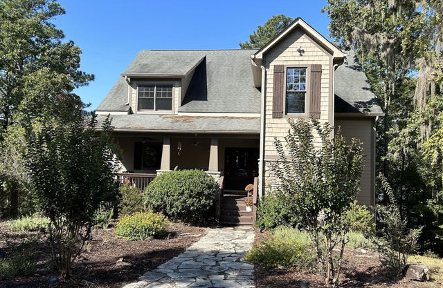 Private executive lakefront retreat