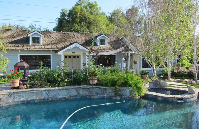 Private guest House1bd 2bath= 24/7 check-in =Hi Speed Wi-Fi= Full Kitchen=Gated