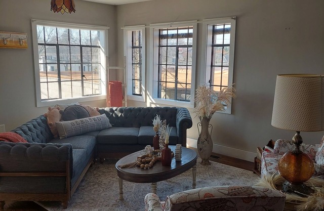 Private Historic Downtown Holly Apartment