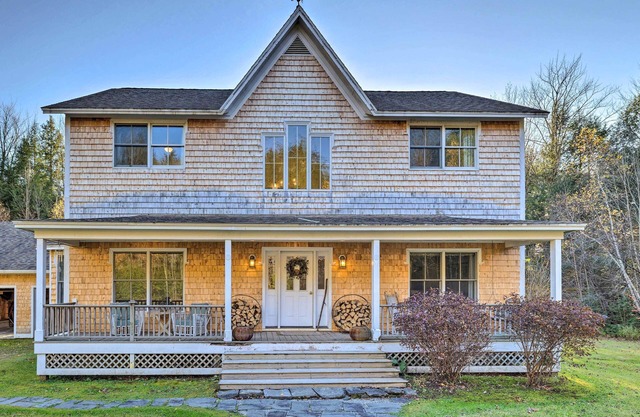 Private Home w/Hot Tub Near Jay Peak Slopes