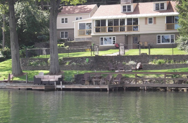 Private Lake House On Beautiful Tuscarora Lake/5 Bdrm/3 full Bath/waterfront