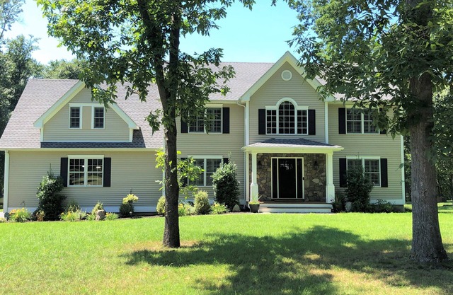 Private Lakefront Home in Quiet Residential Area