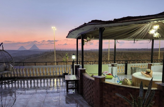 Private Oasis Panoramic Pyramids View Relax Jacuzzi